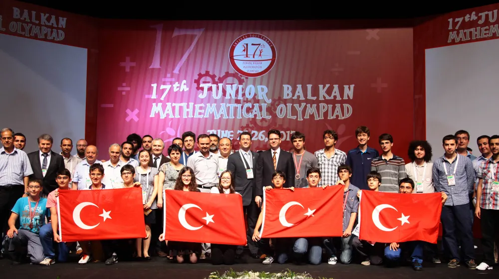 https://tubitak.gov.tr/sites/default/files/turk_akademik_komite_tubitak_komitesi_ve_ogrencilerimiz_0.jpg