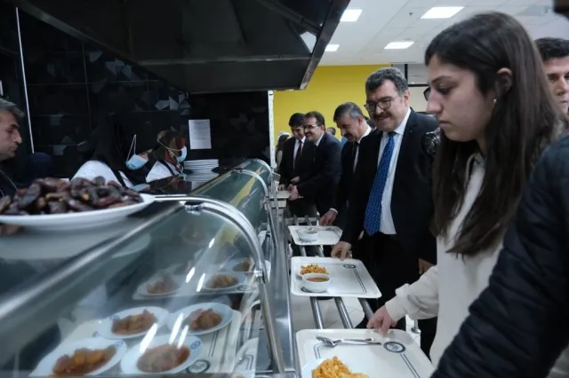 Prof. Dr. Mandal; “Geleceğinizi şekillendirmek sizin elinizde”