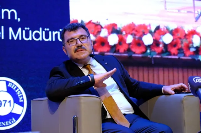 TÜBİTAK Başkanı Prof. Dr. Mandal, Gençlik Bilişim Festivalinde Gençlerle Buluştu
