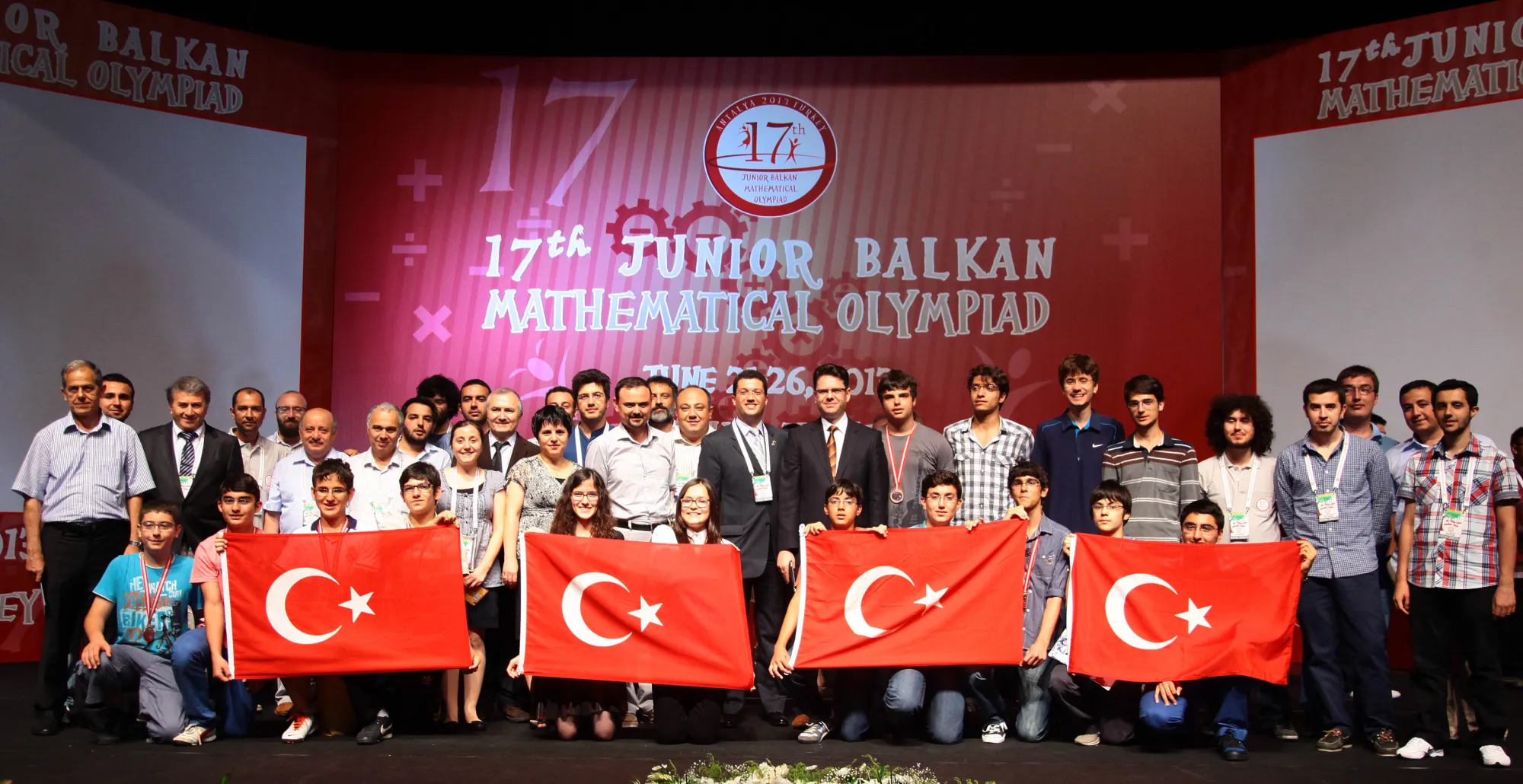 https://tubitak.gov.tr/sites/default/files/turk_akademik_komite_tubitak_komitesi_ve_ogrencilerimiz_0.jpg