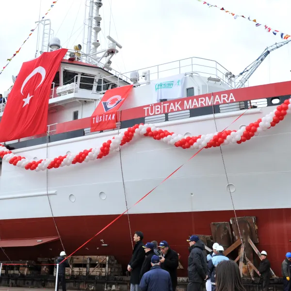 TÜBİTAK Marmara Araştırma Gemisi Denize İndirildi