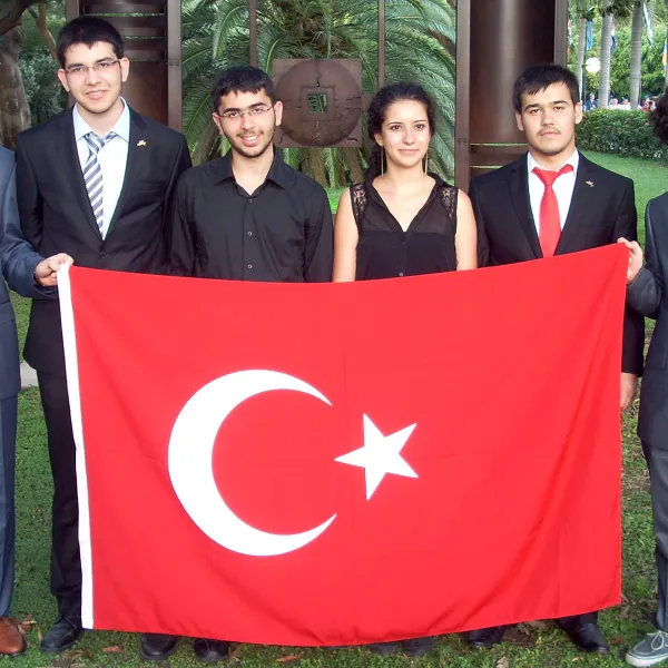 Öğrencilerimiz Uluslararası Bilim Olimpiyatları’ndan 22 Madalya ile Döndü