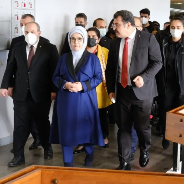 Emine Erdoğan, TÜBİTAK Marmara Araştırma Merkezi’ni Ziyaret Etti